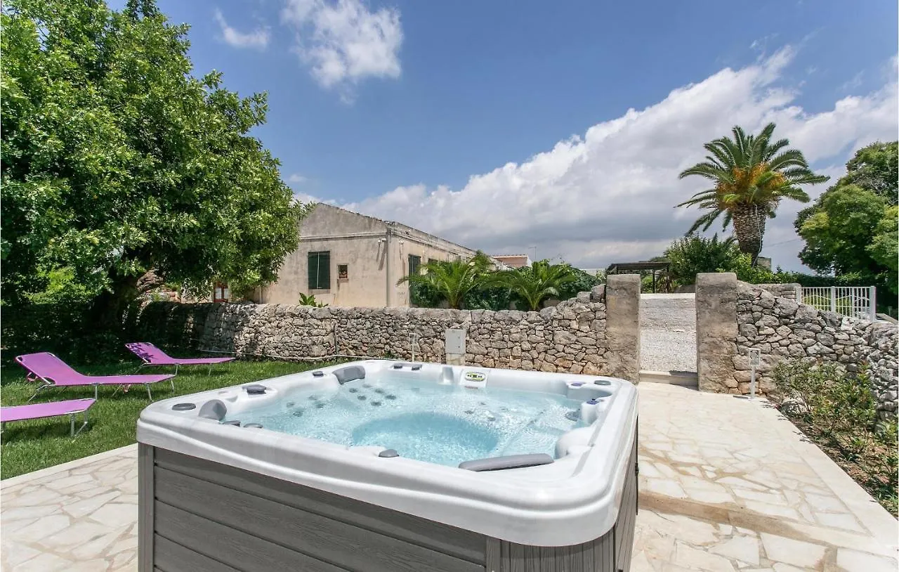 Casale Granati Villa Rosolini 0*,